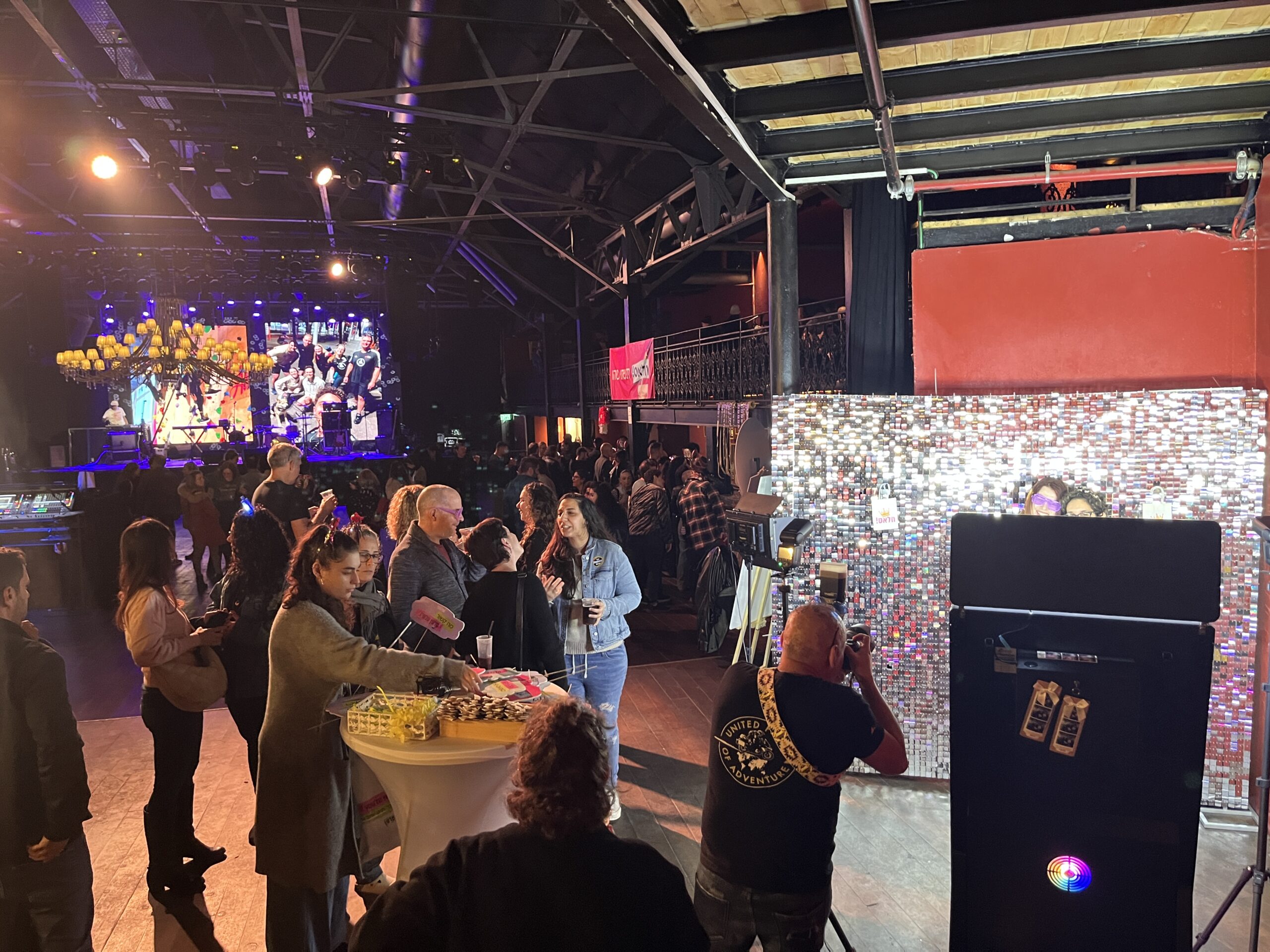 קיר צילום פייטים, קיר צילום נצנץ, קיר צילום לבת מצווה, קיר צילום לבר מצווה, קיר צילום לחתונה